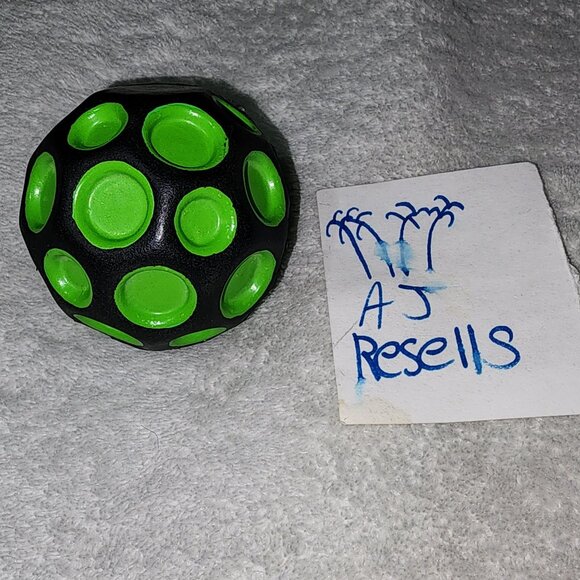 Achievement Hunter Collectible Moon Ball - Picture 4 of 7